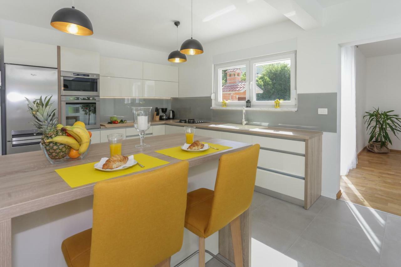 Life - New And Luxury Holiday House Kaštela Екстериор снимка